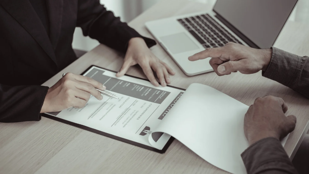 Manager facilitateur ou manager directif : quel style de management choisir ?