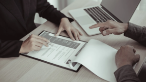 Manager facilitateur ou manager directif : quel style de management choisir ?
